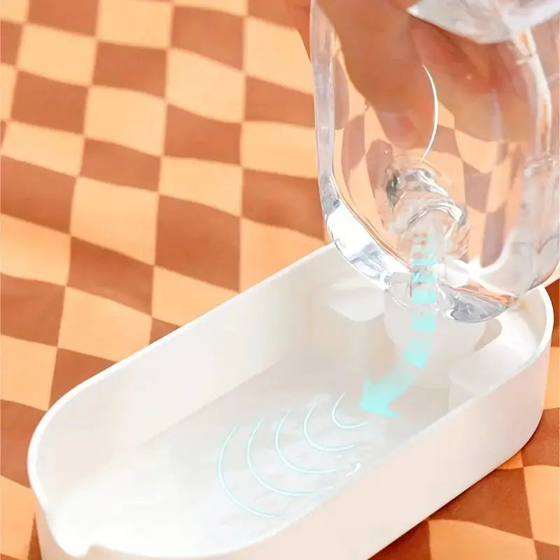 Travel dog water bottle returning unused water to reservoir with single button